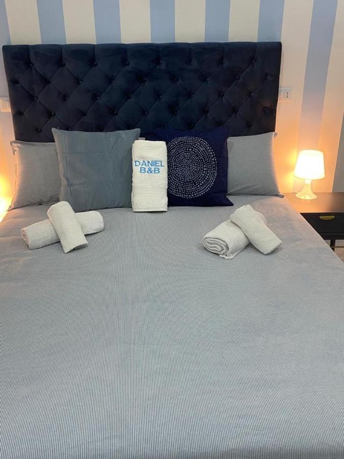 B&B Daniel Napoli Bagian luar foto